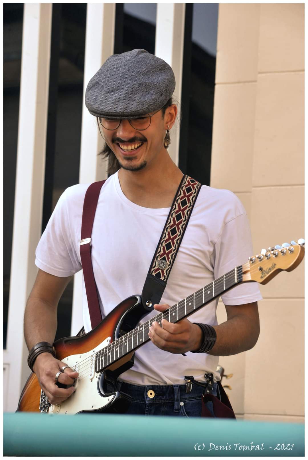 Louis Jee, guitariste de TRS durant un concert donné au Centre Culturel de Dinant (03.09.2021)